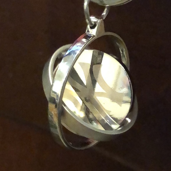 NEW YORK YANKEES 3 Dimensional Keychains - See Video and Photos - Silver - Picture 8 of 10